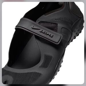 NikeSKIMS Footwear Mesh Rift Sneaker Unisex